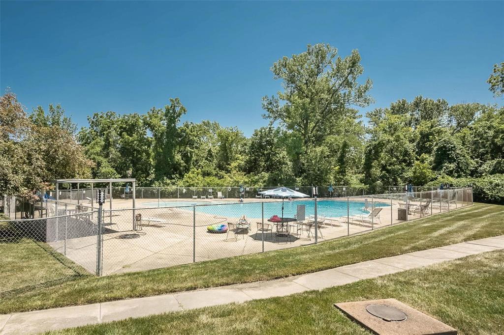 St Louis, Missouri 63146, United States, 2 Bedrooms Bedrooms, ,1 BathroomBathrooms,Residential,Pending,134261