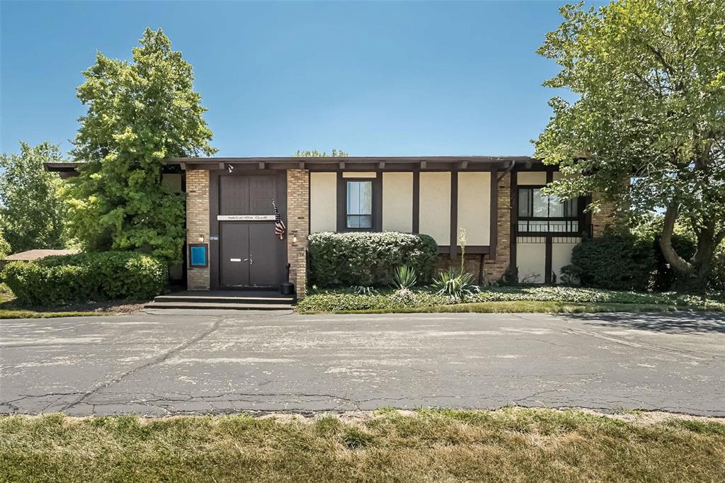 St Louis, Missouri 63146, United States, 2 Bedrooms Bedrooms, ,1 BathroomBathrooms,Residential,Pending,134261