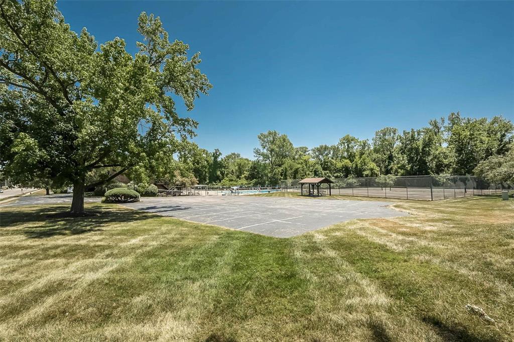 St Louis, Missouri 63146, United States, 2 Bedrooms Bedrooms, ,1 BathroomBathrooms,Residential,Pending,134261