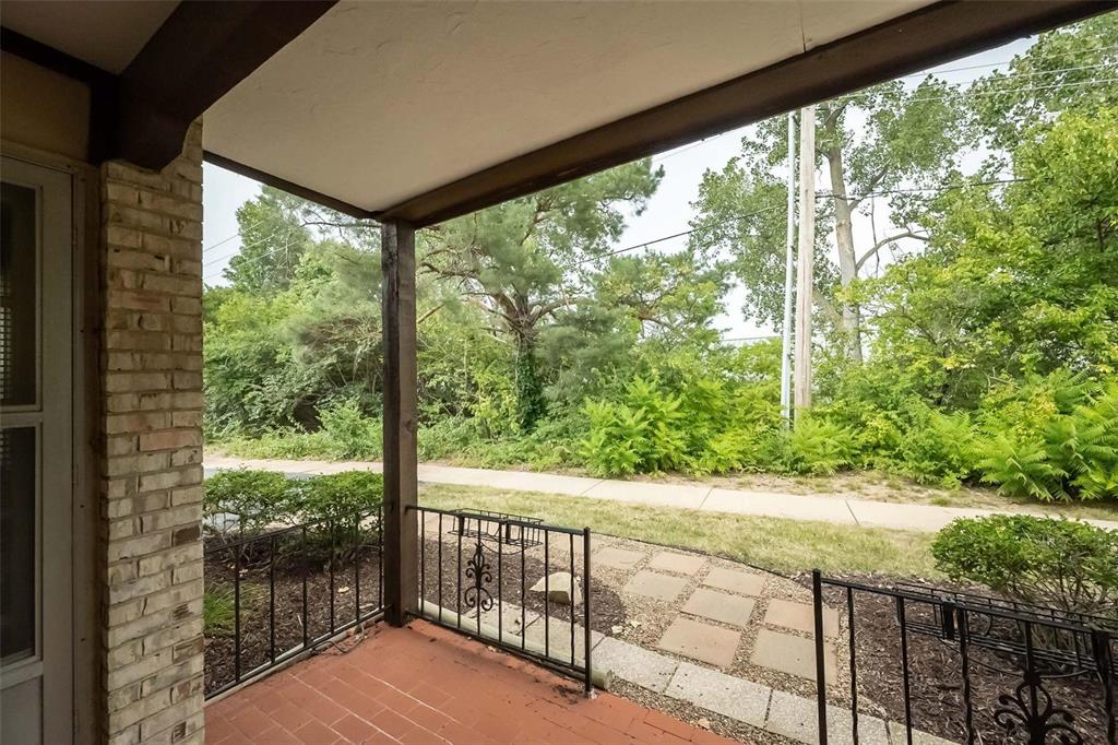 St Louis, Missouri 63146, United States, 2 Bedrooms Bedrooms, ,1 BathroomBathrooms,Residential,Pending,134261