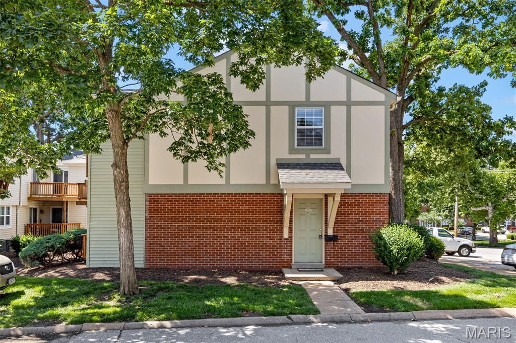Photo of 1426 Thrush Place, St Louis, MO 63144 (MLS # 26037047)
