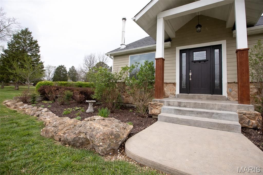 Photo of 900 E Grand Avenue, Cuba, MO 65453 (MLS # 26019837)