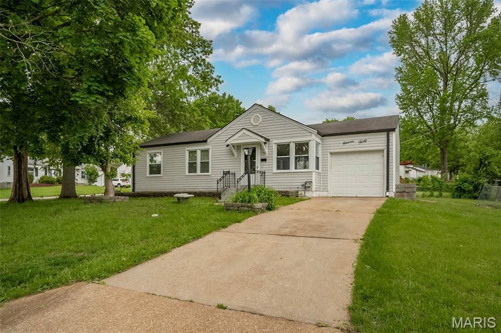 Photo of 1140 Nectar Drive, St Louis, MO 63137 (MLS # 26025575)