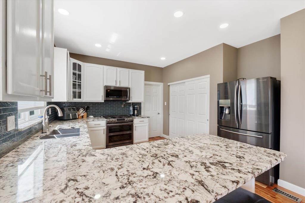 O'Fallon, Missouri 63366, United States, 4 Bedrooms Bedrooms, ,4 BathroomsBathrooms,Residential,Pending,133562