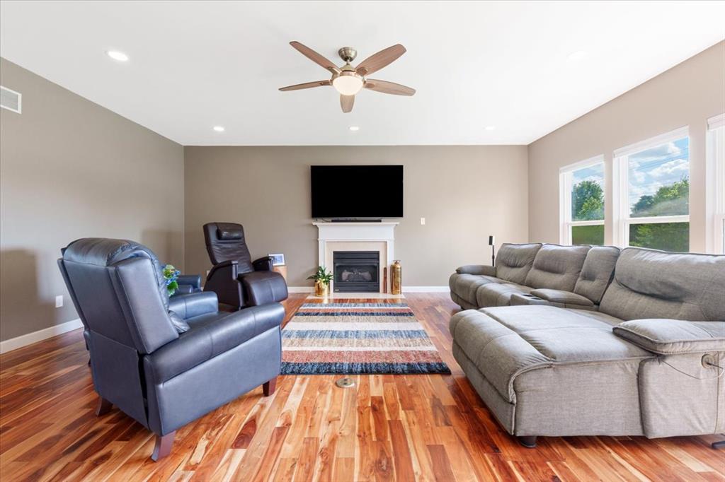 O'Fallon, Missouri 63366, United States, 4 Bedrooms Bedrooms, ,4 BathroomsBathrooms,Residential,Pending,133562