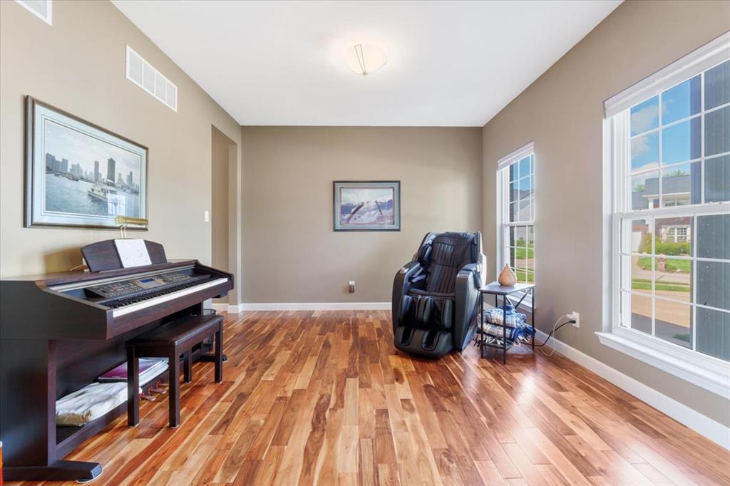 O'Fallon, Missouri 63366, United States, 4 Bedrooms Bedrooms, ,4 BathroomsBathrooms,Residential,Pending,133562