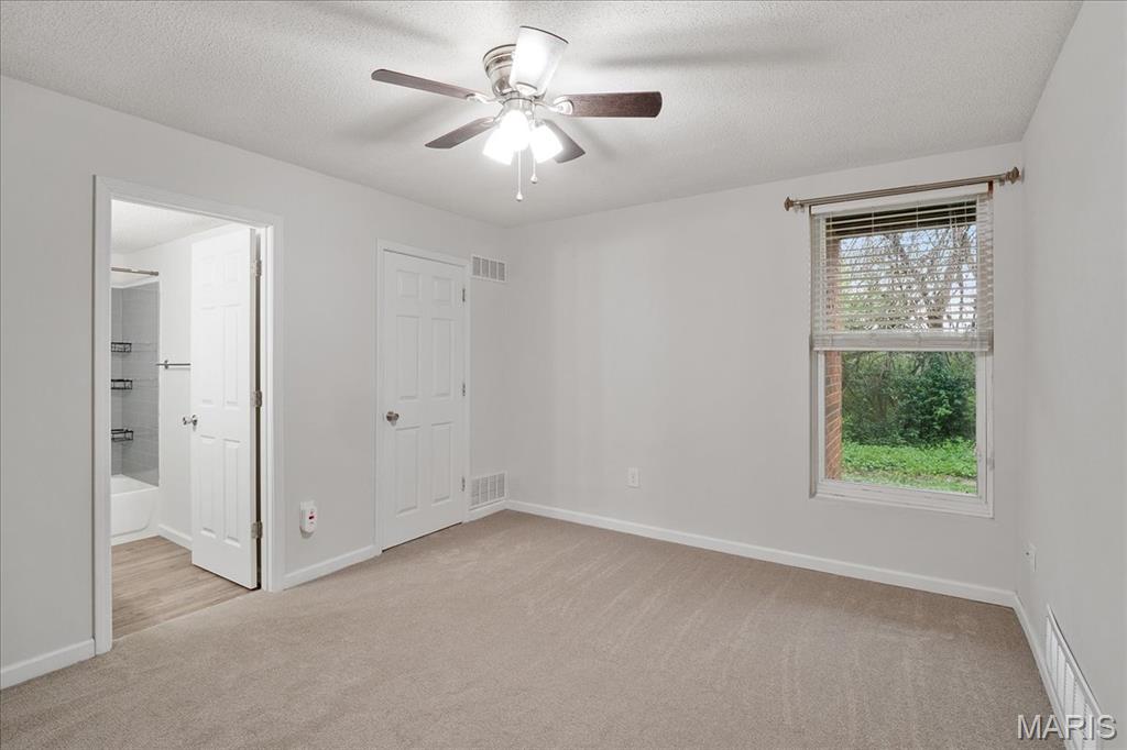 St Louis, Missouri 63122, United States, 2 Bedrooms Bedrooms, ,2 BathroomsBathrooms,Residential,Active,107127