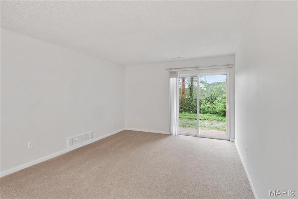 St Louis, Missouri 63122, United States, 2 Bedrooms Bedrooms, ,2 BathroomsBathrooms,Residential,Active,107127