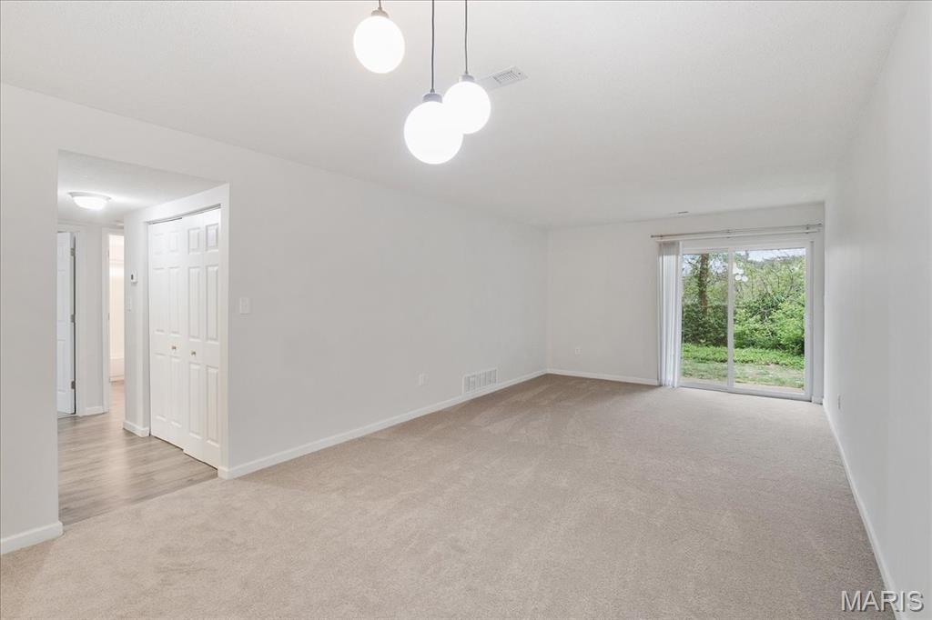 St Louis, Missouri 63122, United States, 2 Bedrooms Bedrooms, ,2 BathroomsBathrooms,Residential,Active,107127