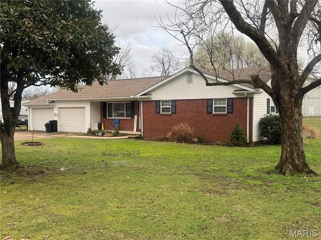 Photo of 54 County Road 560, Poplar Bluff, MO 63901 (MLS # 26013245)