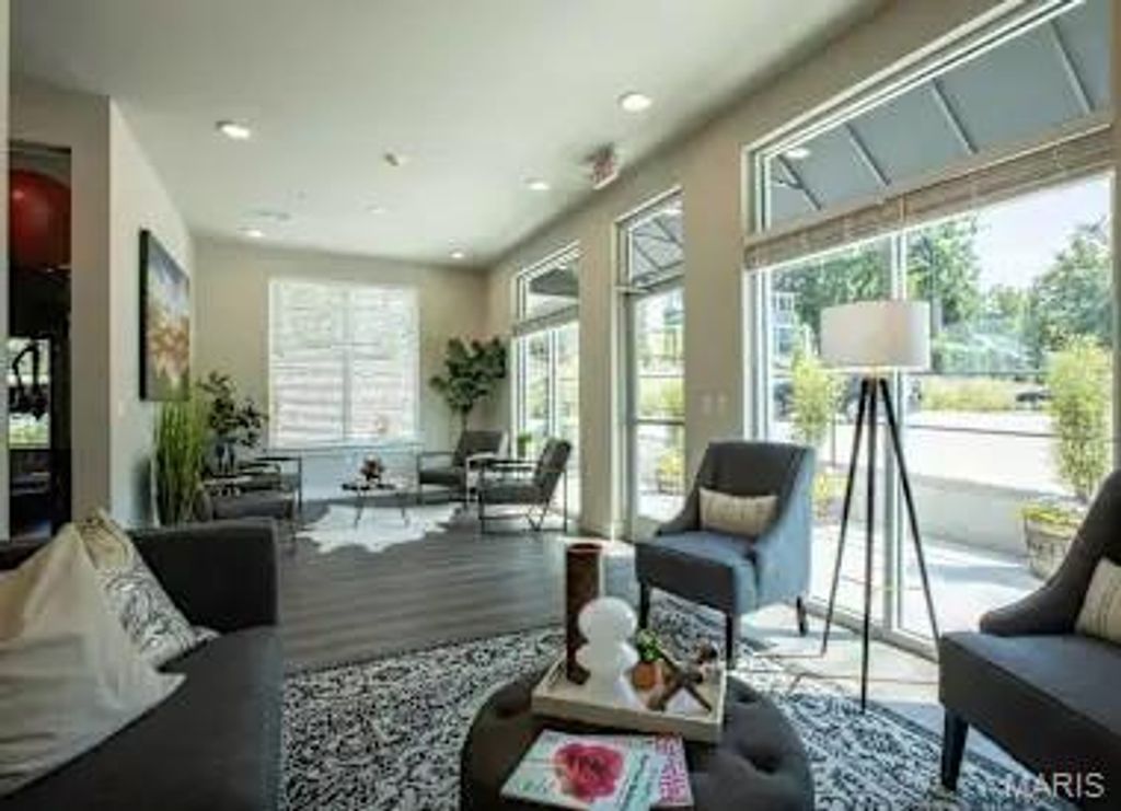 Photo of 226 E Lockwood Avenue #208, St Louis, MO 63119 (MLS # 26019897)