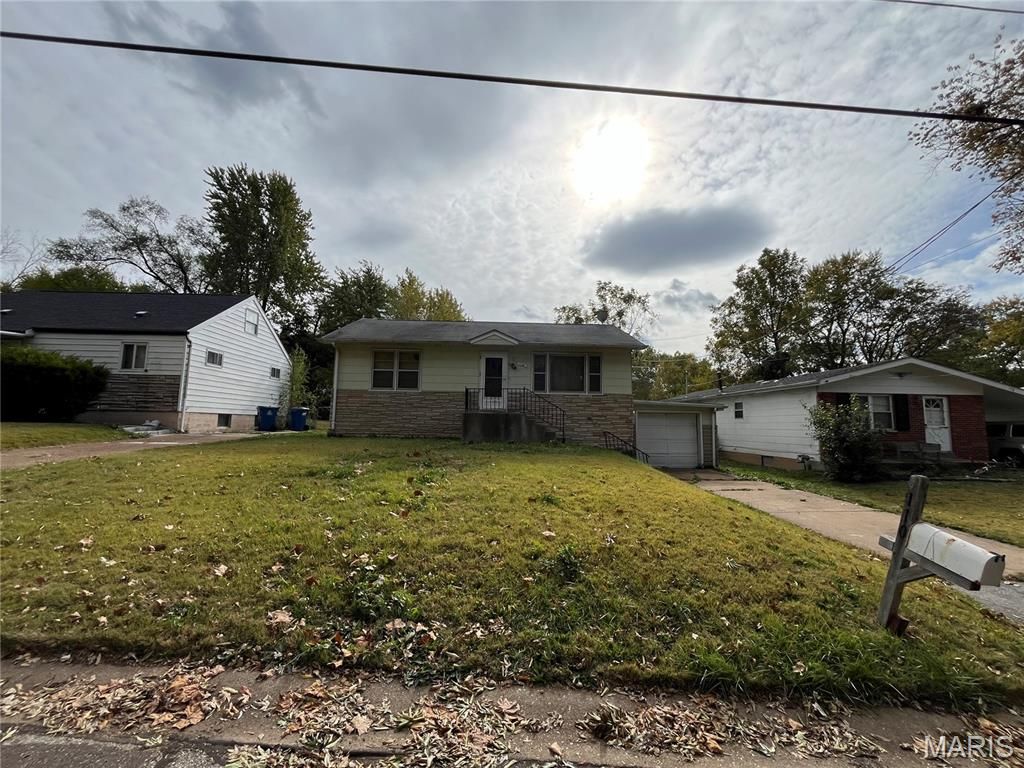 Photo of 110 Barto Drive, Hazelwood, MO 63135 (MLS # 25073771)