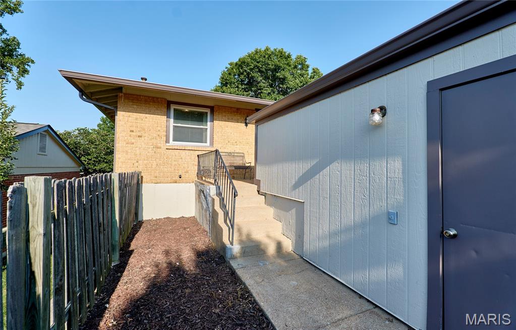 987 Barbizon Drive