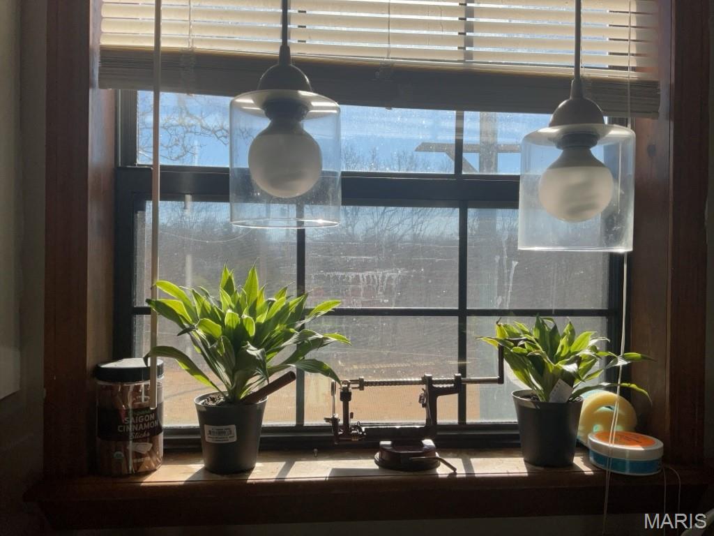 Howard Ln - Residential