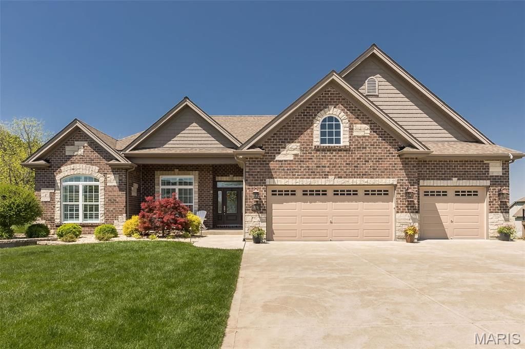 Photo of 1015 Bellevaux Place, St Charles, MO 63301 (MLS # 26024745)