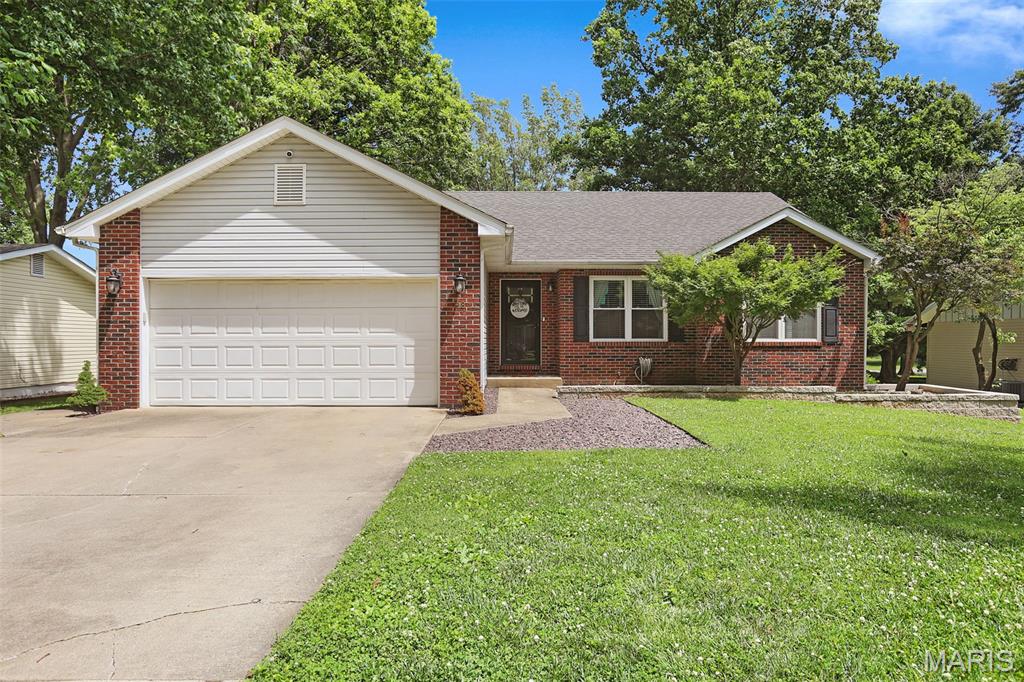 Photo 1 of 38 — 28 S Meadow Lane, Glen Carbon, IL 62034
