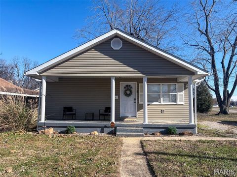 Photo of 2324 Mangold Street, Poplar Bluff, MO 63901 (MLS # 25079947)