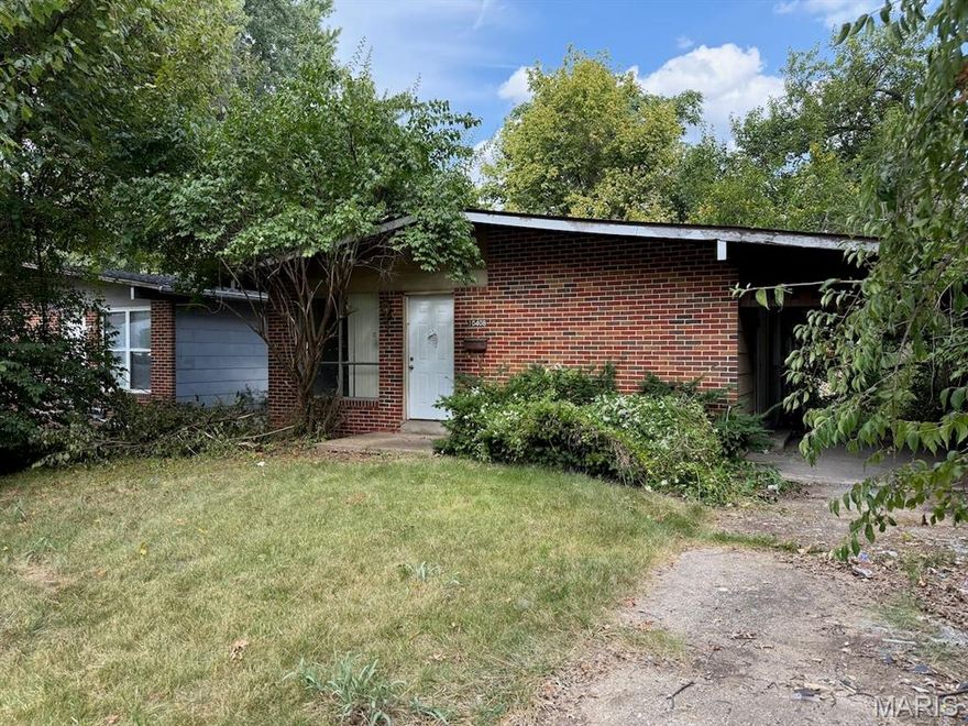 Check out this amazing investor special, full of potential! This home features 3 bedrooms, 1.5 bathrooms, and a walkout basement. While it needs a full rehab, it offers an excellent opportunity for a flip or a solid rental addition to your portfolio.

This property may be purchased as part of a package deal. See agent remarks for details.
