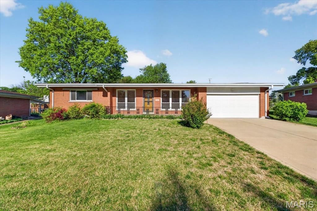 Photo of 9301 Lavant Drive, St Louis, MO 63126 (MLS # 26023782)