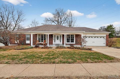 Photo of 13290 Kenroyal Drive, St Louis, MO 63131 (MLS # 26000021)