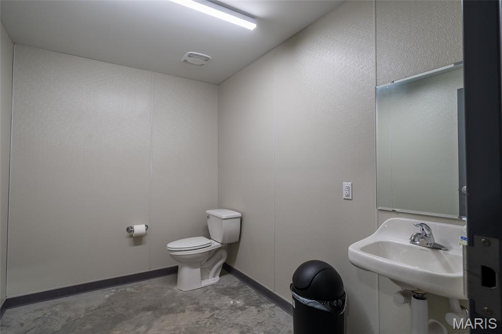 New Haven Indust Park - Commercial Lease