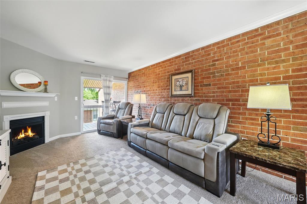 1952 Greenpoint Drive 303
