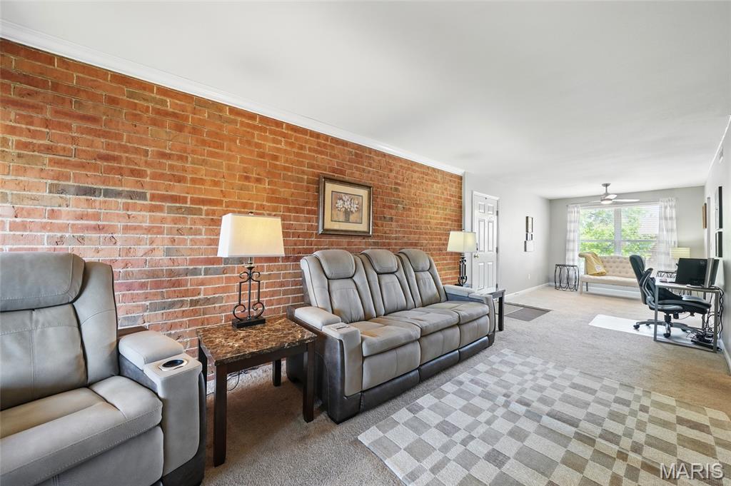 1952 Greenpoint Drive 303