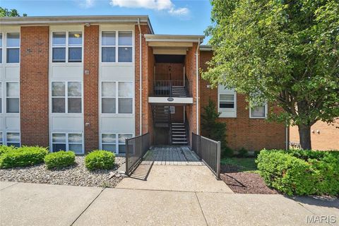 1952 Greenpoint Drive 303 St Louis MO 63122