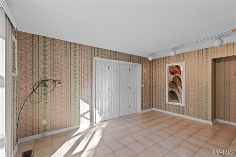 Tiny photo for 330 Morristown Court, Chesterfield, MO 63017 (MLS # 25073914)