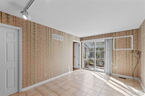 Tiny photo for 330 Morristown Court, Chesterfield, MO 63017 (MLS # 25073914)