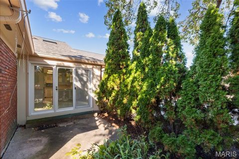 Tiny photo for 330 Morristown Court, Chesterfield, MO 63017 (MLS # 25073914)