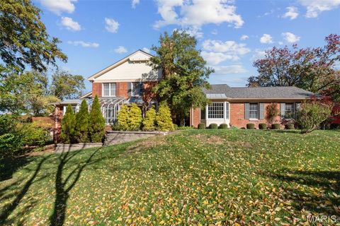 Photo of 330 Morristown Court, Chesterfield, MO 63017 (MLS # 25073914)