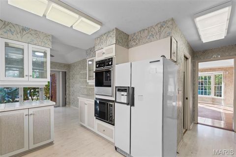 Tiny photo for 330 Morristown Court, Chesterfield, MO 63017 (MLS # 25073914)