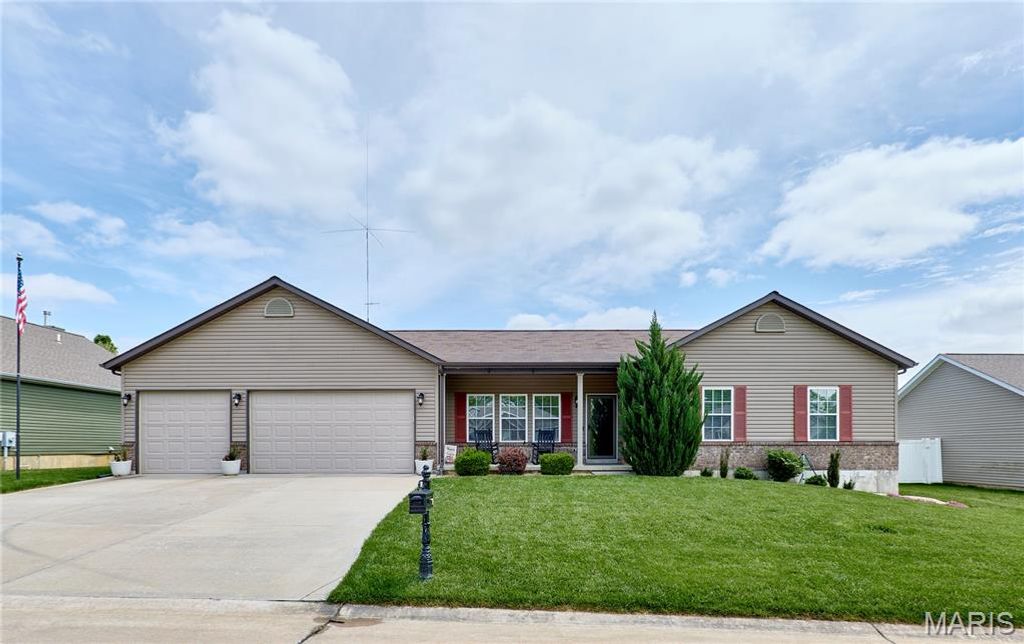 Photo of 261 Rockport Drive, Troy, MO 63379 (MLS # 26025191)