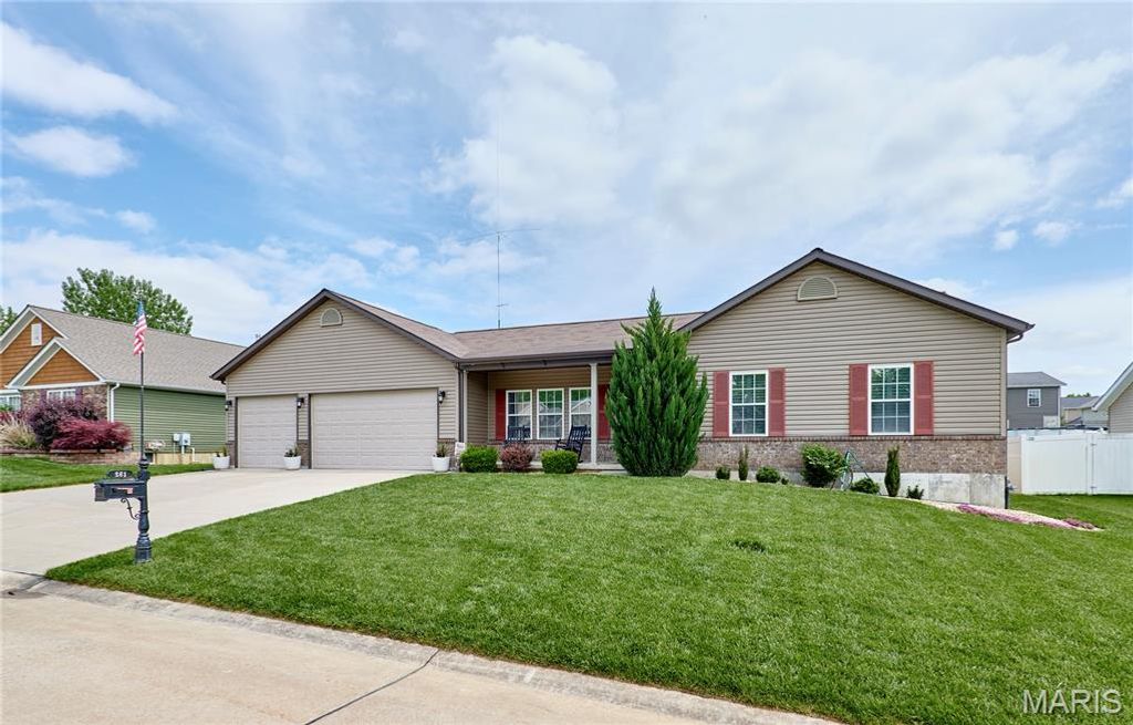 Photo of 261 Rockport Drive, Troy, MO 63379 (MLS # 26025191)