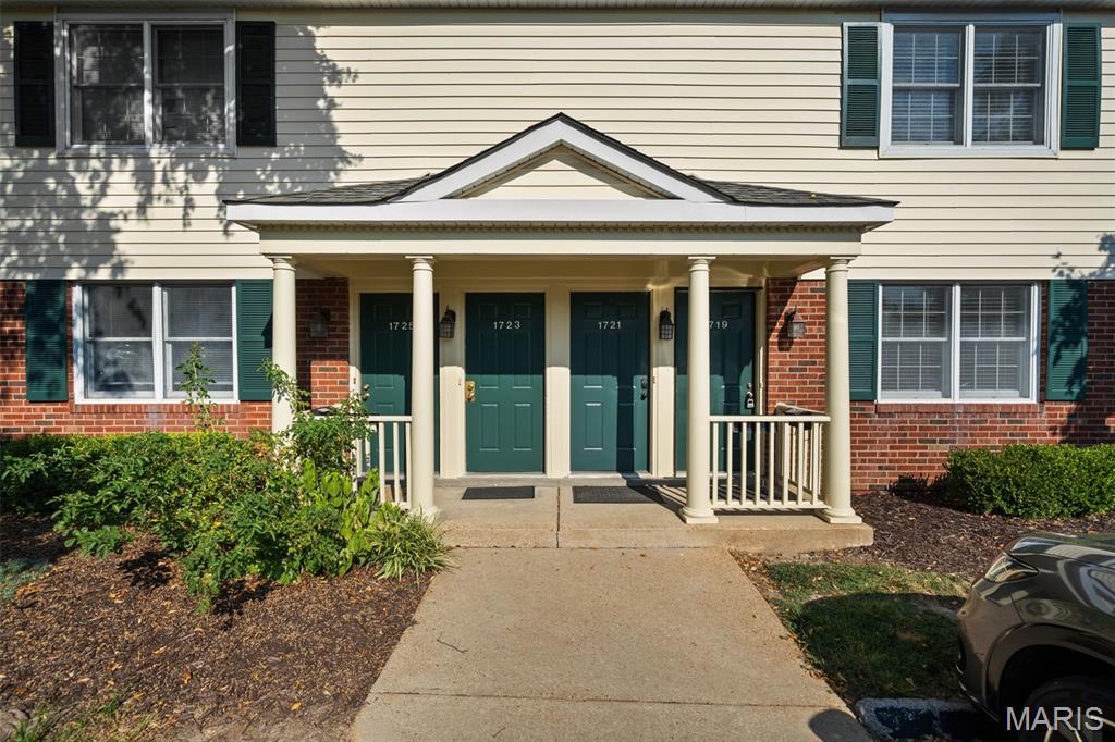 1719 Canary Cove