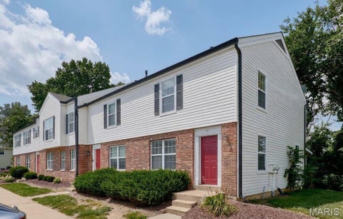 Photo of 61 Woodlake Court, Lake Saint Louis, MO 63367 (MLS # 26059026)