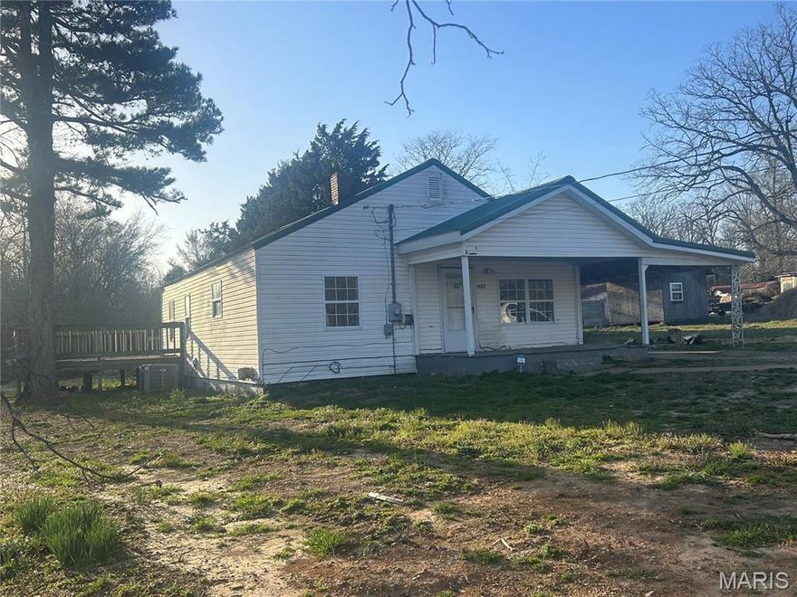 $59,900. 1487 County Road 467, Poplar Bluff, MO 63901: (Just West of PB out of city limits) 3 Bedrooms, Carport, Metal Roof, Vinyl Siding, County Water and County Sewer, Municipal Utilities Electricity, House is a Fixer-Upper.