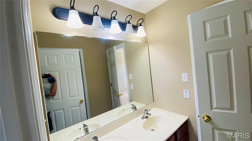 St Charles, Missouri 63303, United States, 4 Bedrooms Bedrooms, ,4 BathroomsBathrooms,Residential,Active,199588