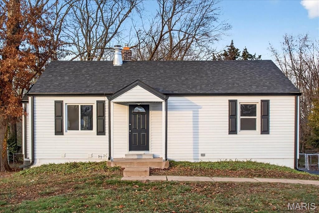 Photo of 10471 Canter Way, Overland, MO 63114 (MLS # 25080938)