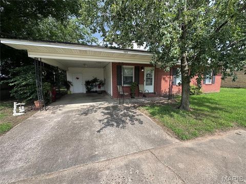 Photo of 206 Russell Avenue, Sikeston, MO 63801 (MLS # 26046700)