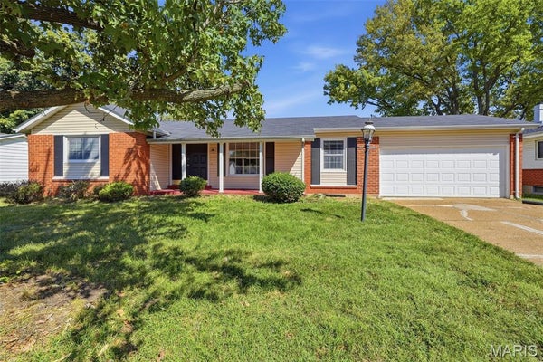 3410 BRUNSWICK DR, FLORISSANT, MO 63033 - Image b940cbb85e92d7a044e0b8d7ff35e12e/4132753073