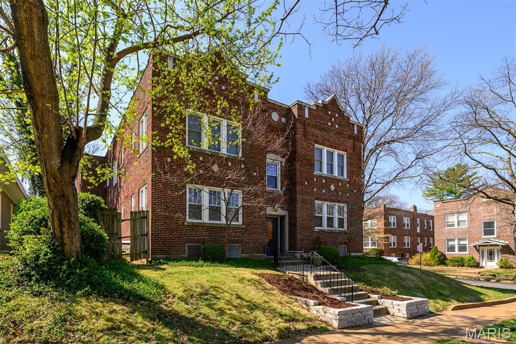 Photo of 6636 San Bonita Avenue #1E, Clayton, MO 63105 (MLS # 26019261)