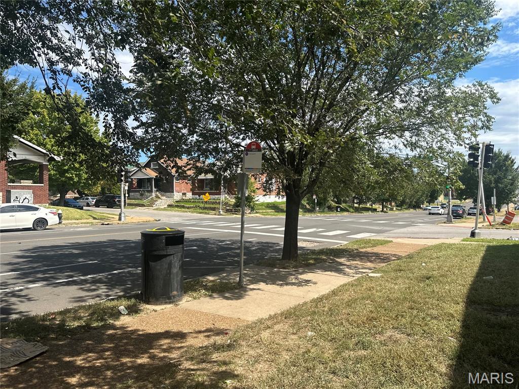 3752 Chippewa Street