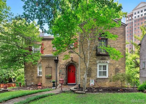 Photo of 7667 Carswold Drive, Clayton, MO 63105 (MLS # 26008763)