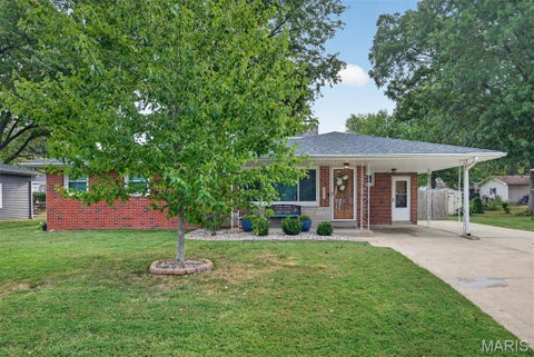 Photo of 1505 Paradise Drive, Highland, IL 62249 (MLS # 26060632)