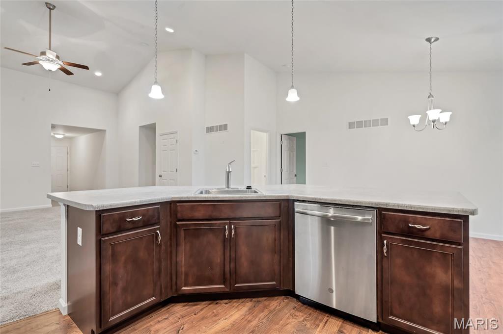 Eureka, Missouri 63025, United States, 2 Bedrooms Bedrooms, ,2 BathroomsBathrooms,Residential,Pending,105983