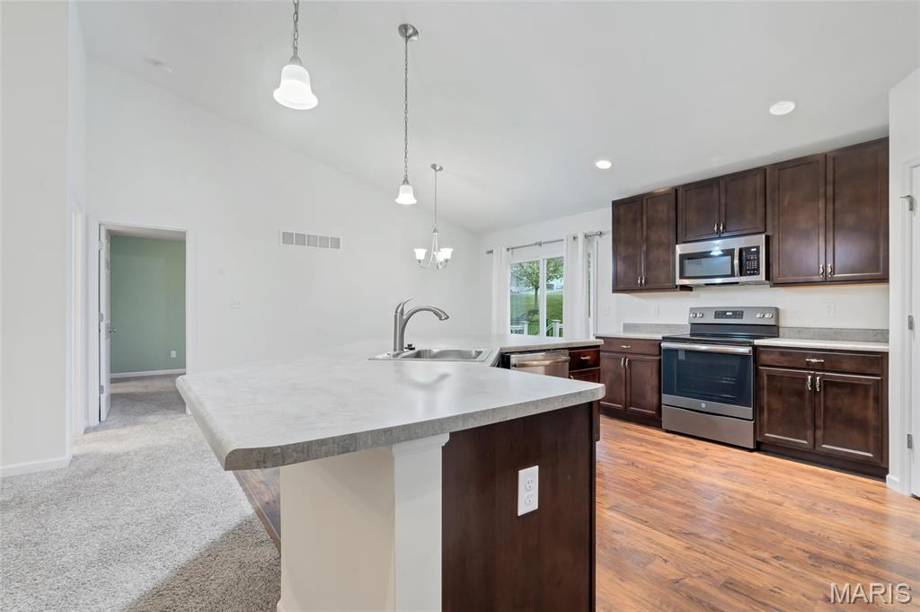 Eureka, Missouri 63025, United States, 2 Bedrooms Bedrooms, ,2 BathroomsBathrooms,Residential,Pending,105983