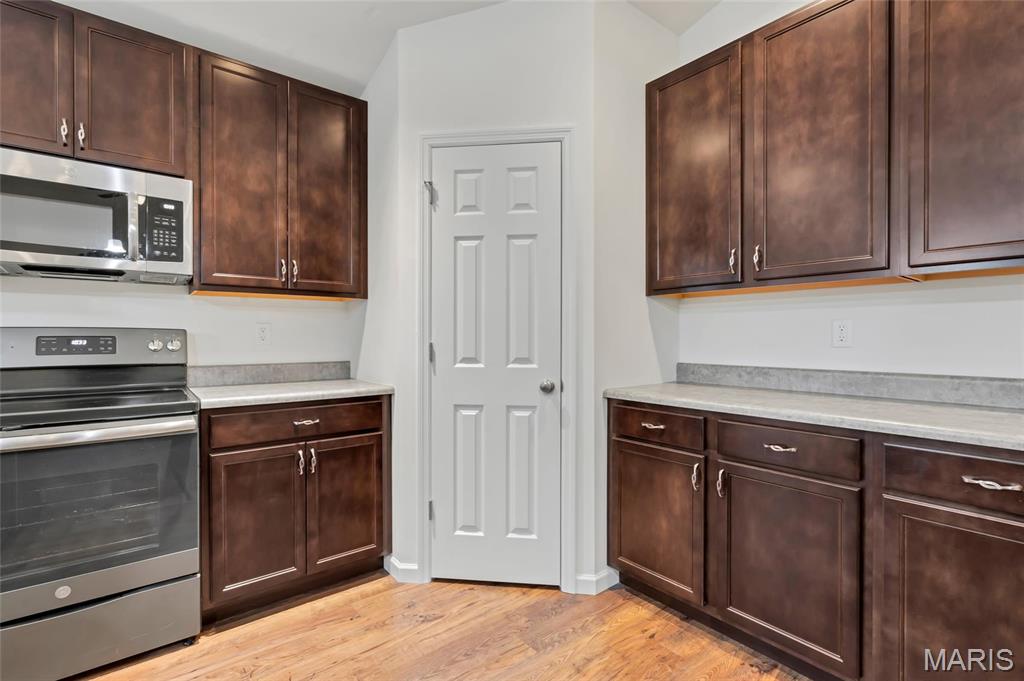 Eureka, Missouri 63025, United States, 2 Bedrooms Bedrooms, ,2 BathroomsBathrooms,Residential,Pending,105983