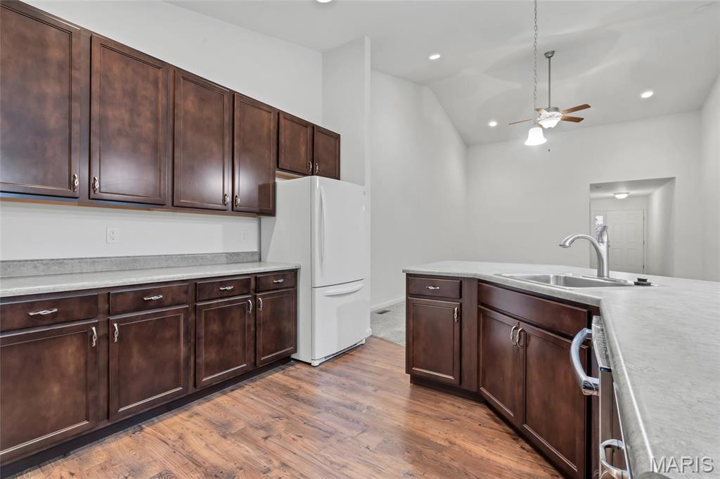 Eureka, Missouri 63025, United States, 2 Bedrooms Bedrooms, ,2 BathroomsBathrooms,Residential,Pending,105983